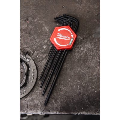Jeu de 9 clés Torx en L T8 à T40 - MILWAUKEE - 4932492693 en utilisation