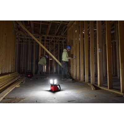 Projecteur LED multidirectionnel M18 MDTL-0 4500 lumens - MILWAUKEE - 4933498149 en utilisation