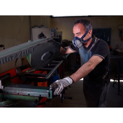 Masque respiratoire P3 Elipse® GVS pour fumées de soudure en utilisation