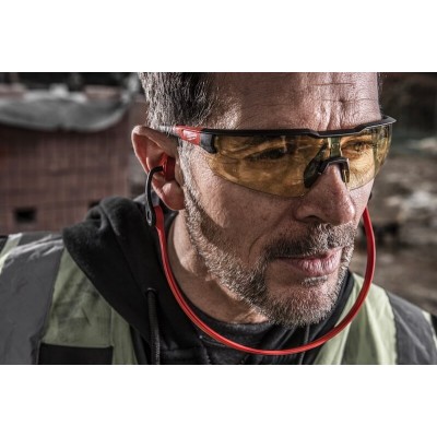 lunettes-de-securite-milwaukee-anti-buee-anti-rayure-jaunes 2
