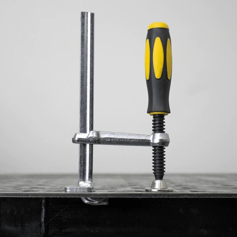 serre-joint-pour-table-de-soudage-4mm-d-epaisseur-2