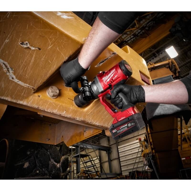 Boulonneuse à choc 1" 18V Milwaukee M18 FUEL ONE-KEY - 4933459732 en utilisation