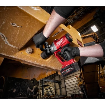 Boulonneuse à choc 1" 18V Milwaukee M18 FUEL ONE-KEY - 4933459732 en utilisation