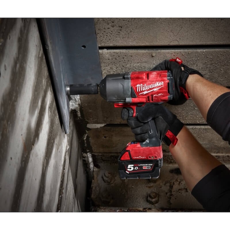 Boulonneuse à choc 3/4" 18V Milwaukee M18 FUEL ONE-KEY - 4933459732 en utilisation