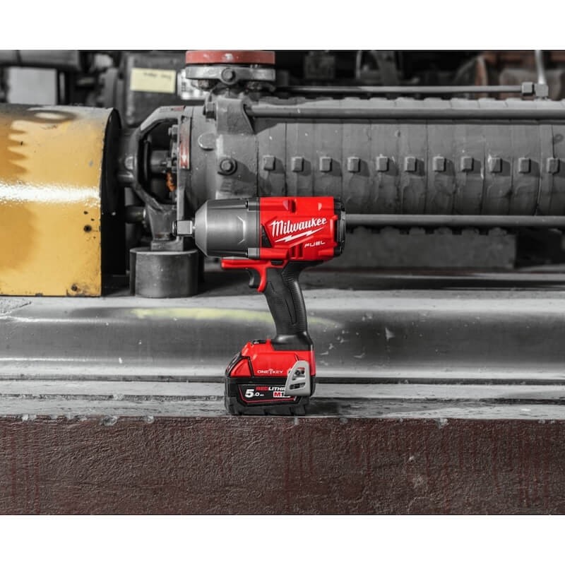 Boulonneuse à choc 3/4" 18V Milwaukee M18 FUEL ONE-KEY - 4933459732 en utilisation terrain