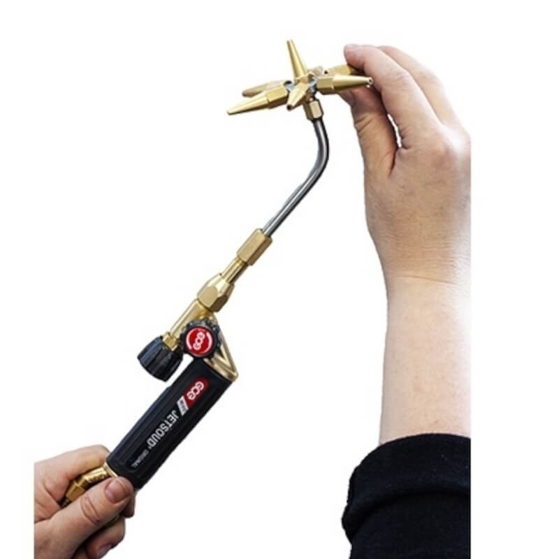 Chalumeau soudeur oxy-acétylénique GCE Jetsoud OT avec 7 becs vue en utilisation